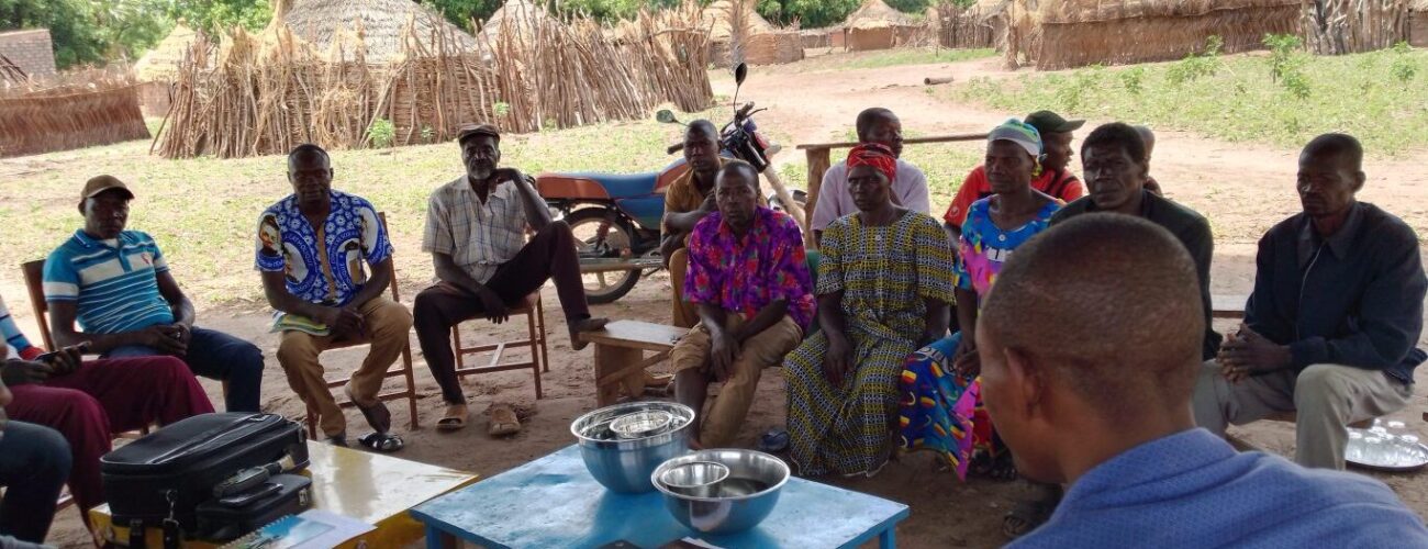 seance-de-focus-group-a-makaga-1366x1025